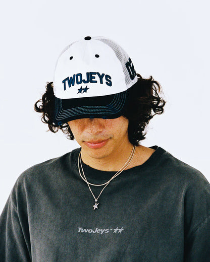 WHITE ICON TRUCKER CAP